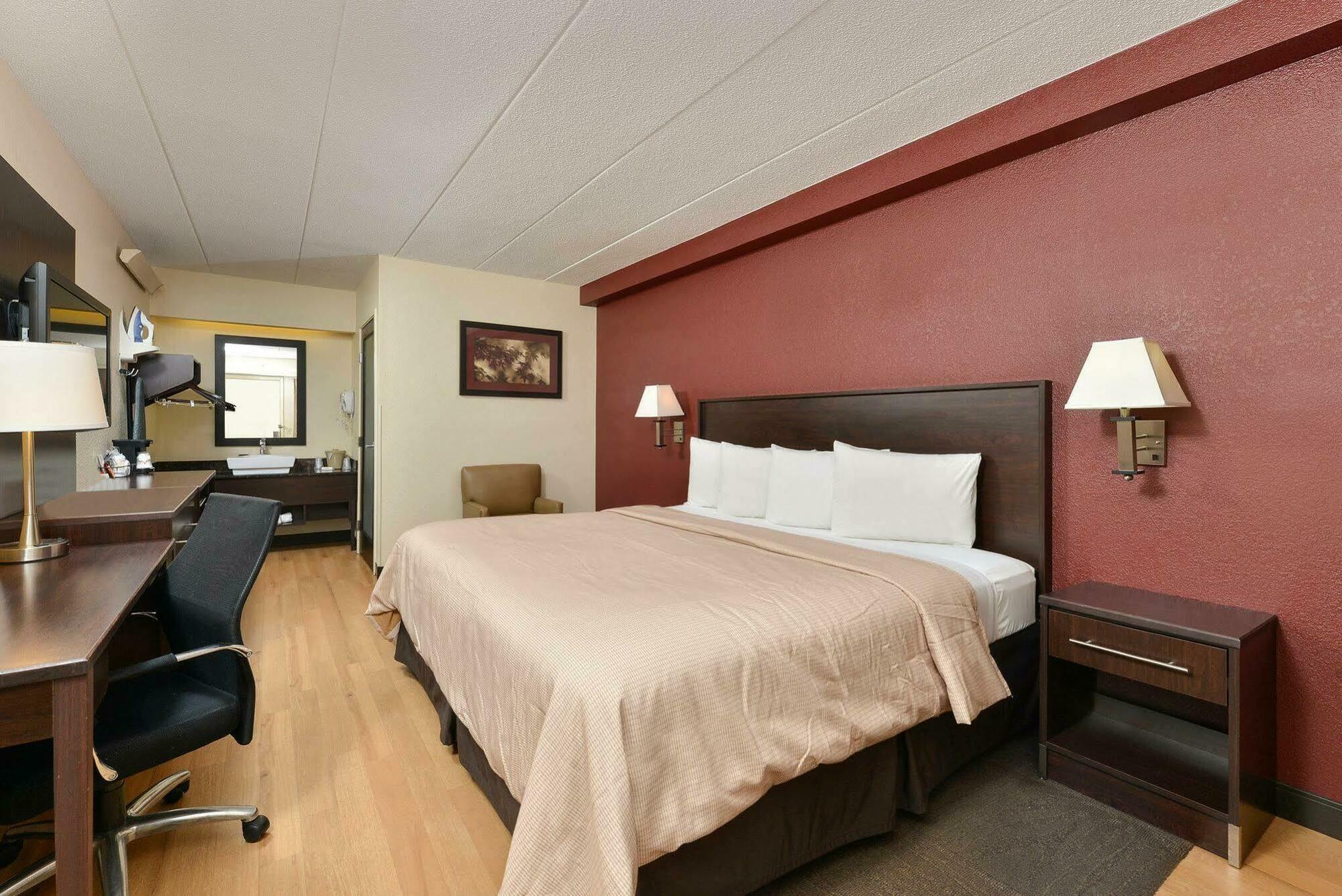 Red Roof Inn Plus+ Secaucus - Meadowlands Εξωτερικό φωτογραφία